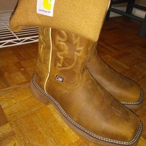 Brand new Justin H20 steel toe work boots. Comes with brand new carhartt beanie